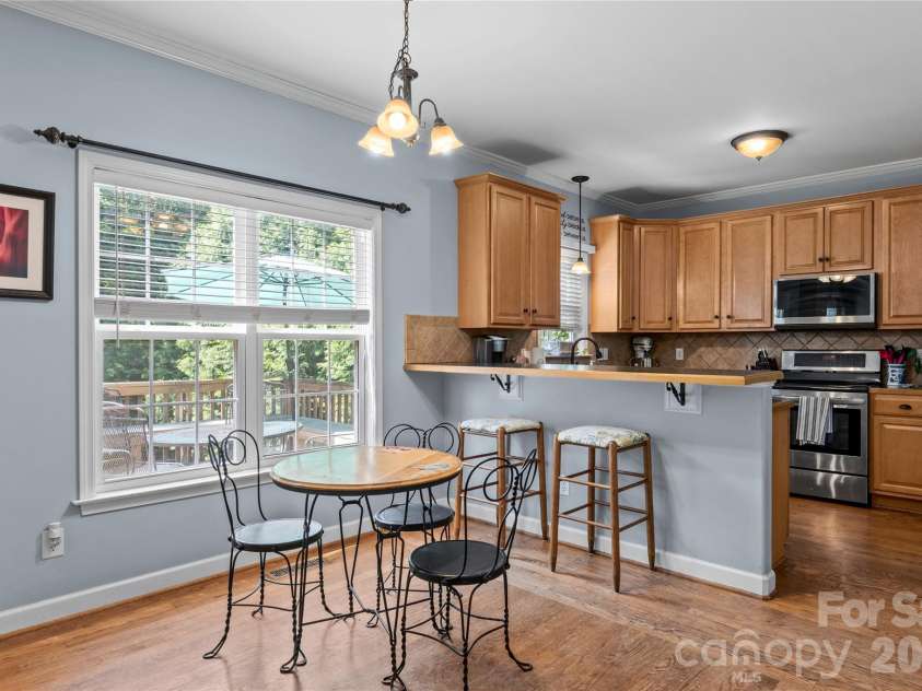 5356 Graycliff Lane, Clemmons, NC 27012.  MLS# CAR4417203, YatesRealty ID 46625. 