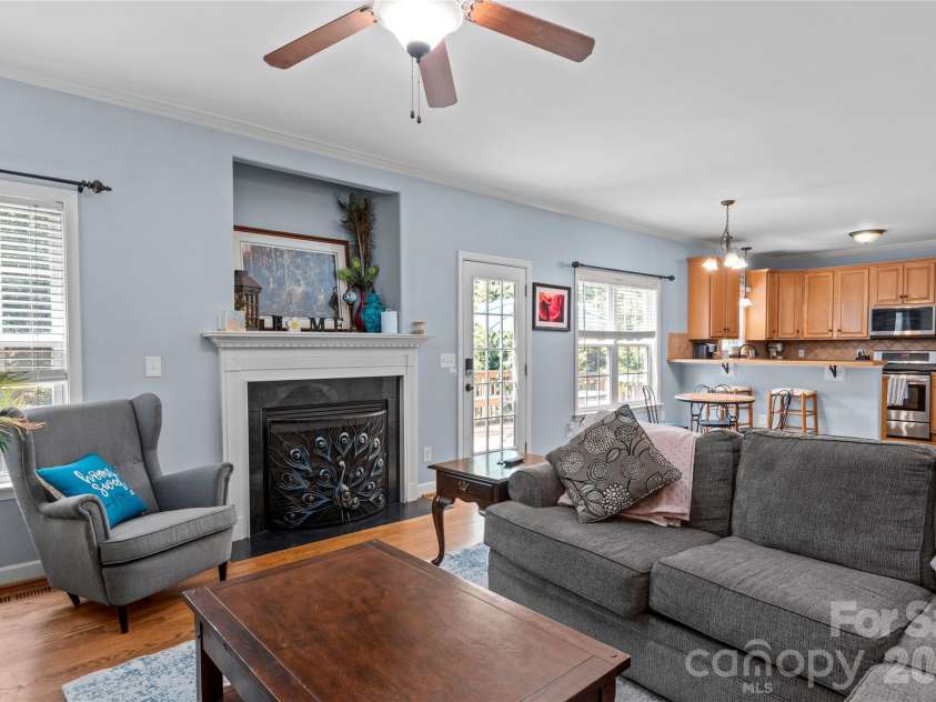 5356 Graycliff Lane, Clemmons, NC 27012.  MLS# CAR4417203, YatesRealty ID 46625. 