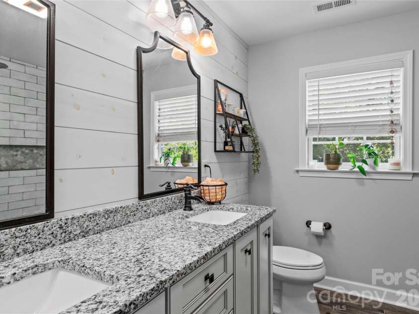 5356 Graycliff Lane, Clemmons, NC 27012.  MLS# CAR4417203, YatesRealty ID 46625. 