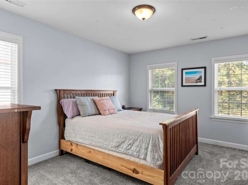 5356 Graycliff Lane, Clemmons, NC 27012.  MLS# CAR4417203, YatesRealty ID 46625. 