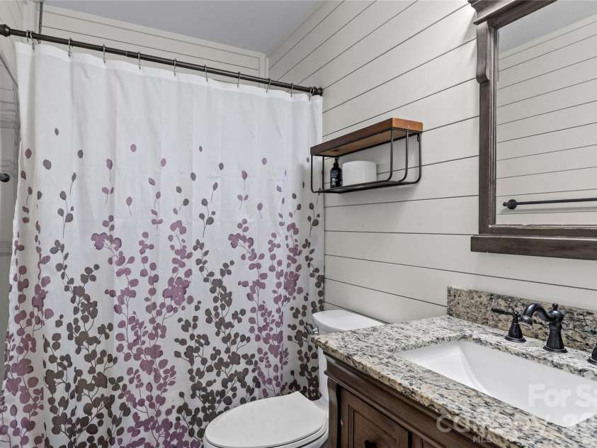 5356 Graycliff Lane, Clemmons, NC 27012.  MLS# CAR4417203, YatesRealty ID 46625. 