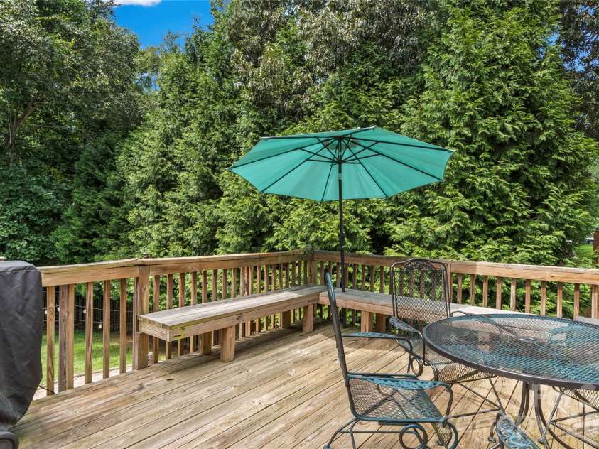 5356 Graycliff Lane, Clemmons, NC 27012.  MLS# CAR4417203, YatesRealty ID 46625. 