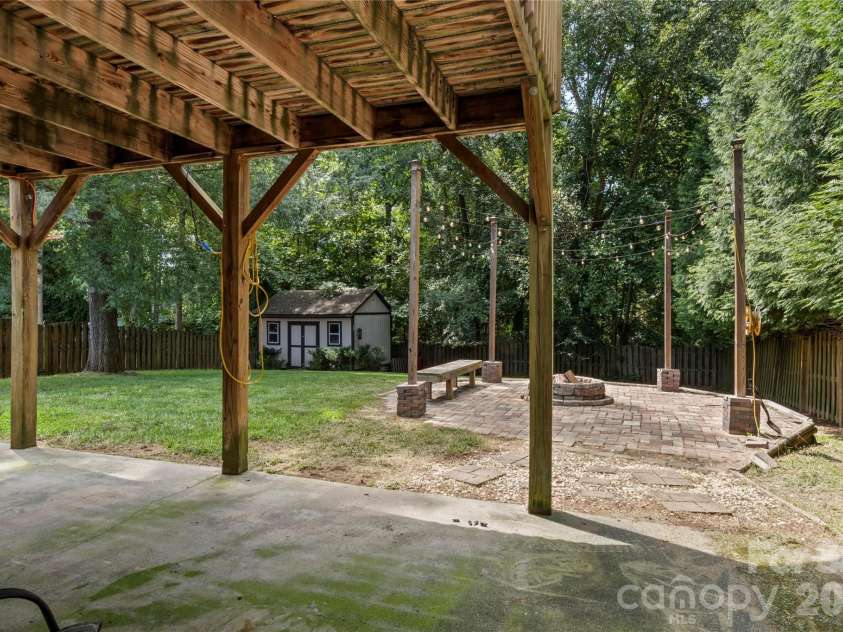 5356 Graycliff Lane, Clemmons, NC 27012.  MLS# CAR4417203, YatesRealty ID 46625. 