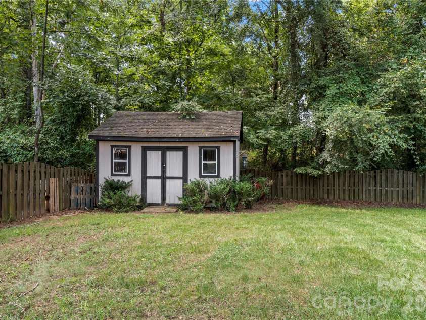 5356 Graycliff Lane, Clemmons, NC 27012.  MLS# CAR4417203, YatesRealty ID 46625. 