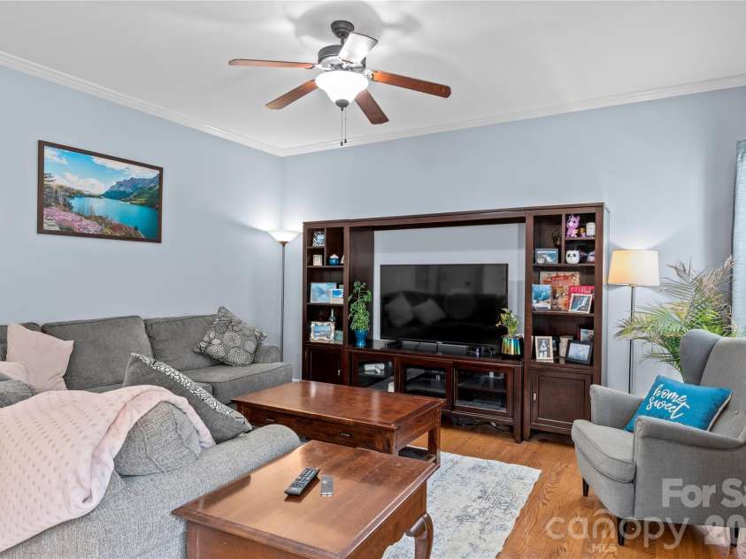 5356 Graycliff Lane, Clemmons, NC 27012.  MLS# CAR4434287, YatesRealty ID 46625. 