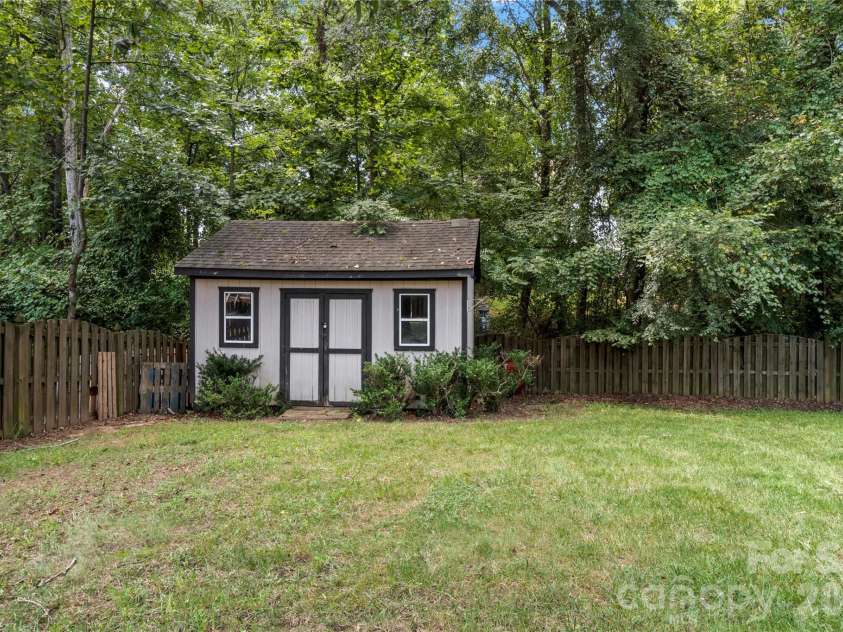 5356 Graycliff Lane, Clemmons, NC 27012.  MLS# CAR4434287, YatesRealty ID 46625. 