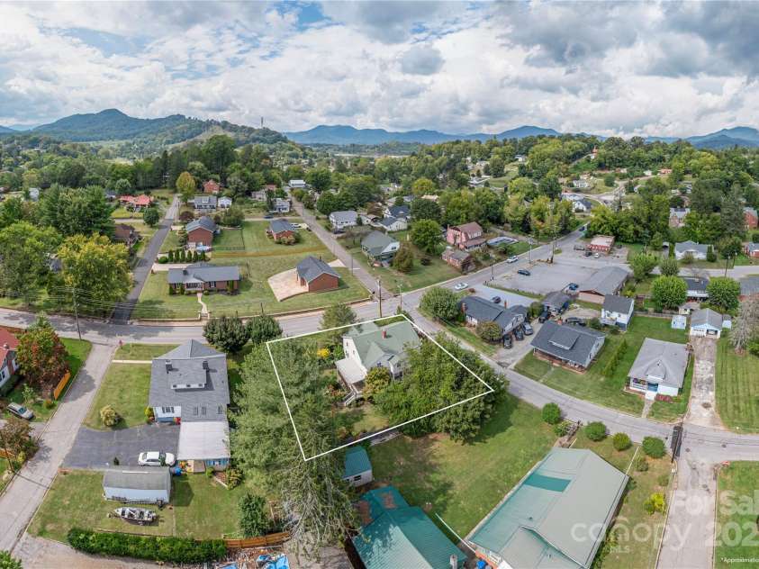 589 Pisgah Drive, Canton, NC 28716.  MLS# CAR4300301, YatesRealty ID 4663. 