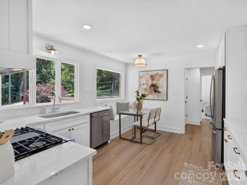 2532 Sam Newell Road, Matthews, NC 28105.  MLS# CAR4416566, YatesRealty ID 46630. Crisp, bright kitchen design.