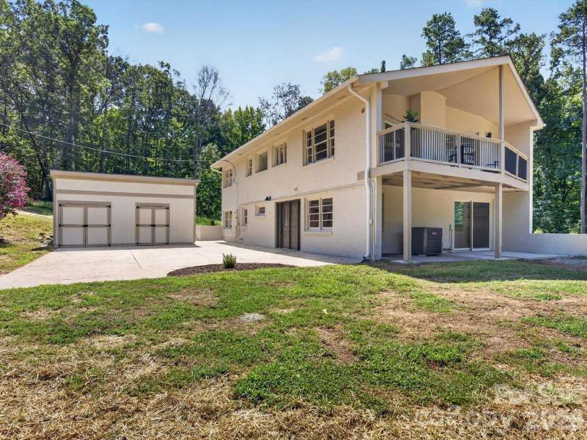 2532 Sam Newell Road, Matthews, NC 28105.  MLS# CAR4419939, YatesRealty ID 46630. 