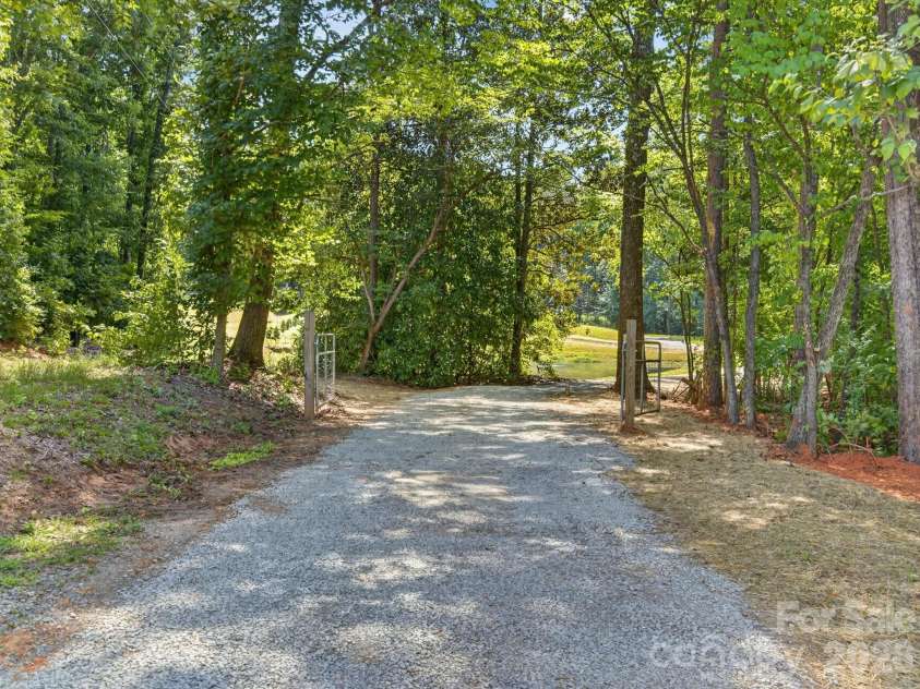 2532 Sam Newell Road, Matthews, NC 28105.  MLS# CAR4419939, YatesRealty ID 46630. 