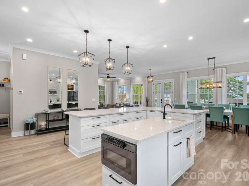 135 Surfside Lane, Mooresville, NC 28117.  MLS# CAR4416350, YatesRealty ID 46631. 