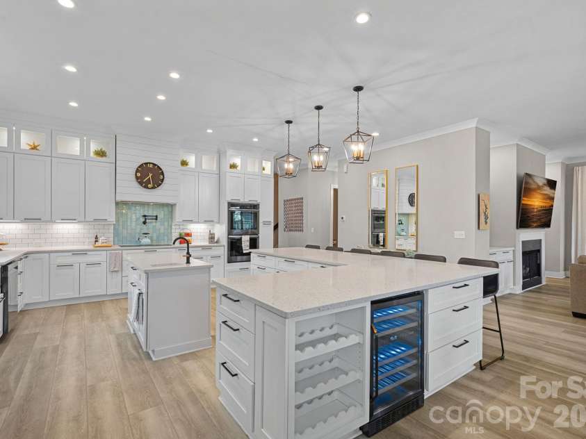 135 Surfside Lane, Mooresville, NC 28117.  MLS# CAR4416350, YatesRealty ID 46631. 