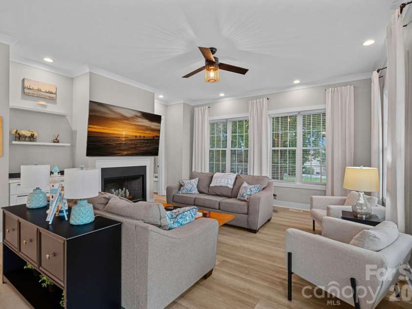 135 Surfside Lane, Mooresville, NC 28117.  MLS# CAR4416350, YatesRealty ID 46631. 