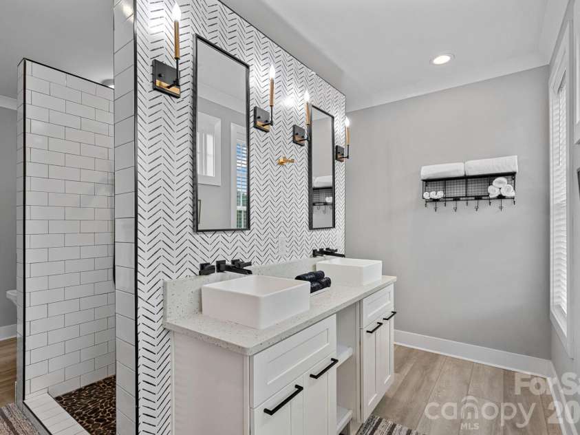 135 Surfside Lane, Mooresville, NC 28117.  MLS# CAR4416350, YatesRealty ID 46631. 