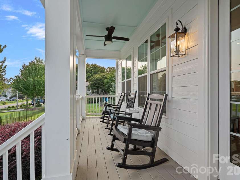 135 Surfside Lane, Mooresville, NC 28117.  MLS# CAR4416350, YatesRealty ID 46631. 