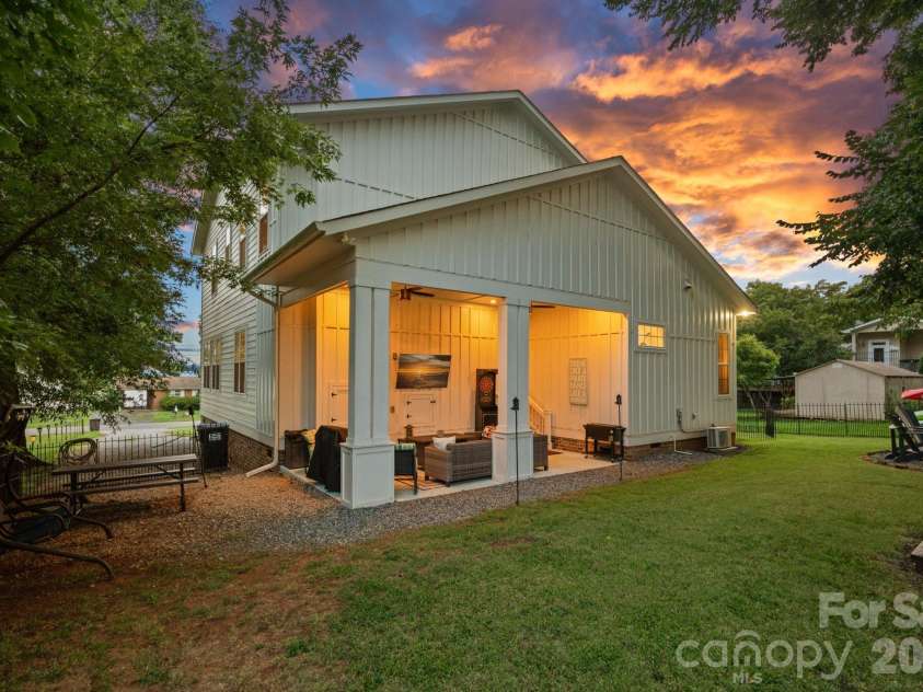 135 Surfside Lane, Mooresville, NC 28117.  MLS# CAR4416350, YatesRealty ID 46631. 