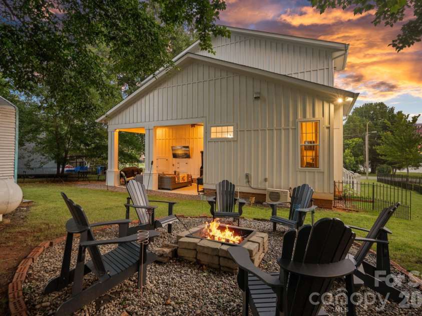 135 Surfside Lane, Mooresville, NC 28117.  MLS# CAR4416350, YatesRealty ID 46631. 