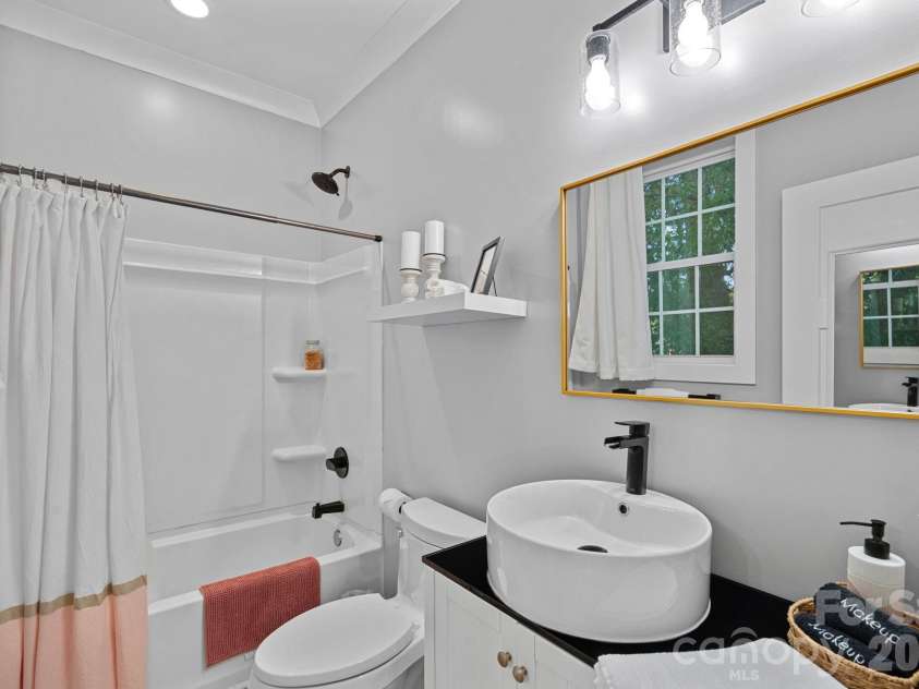 135 Surfside Lane, Mooresville, NC 28117.  MLS# CAR4416350, YatesRealty ID 46631. Guest Bathr