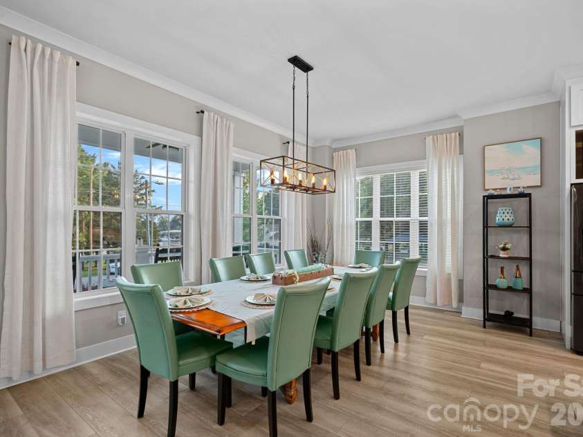 135 Surfside Lane, Mooresville, NC 28117.  MLS# CAR4416350, YatesRealty ID 46631. Spacious Dining Area