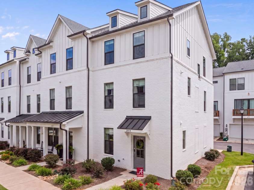 2414 Magnolia Blossom Way, Charlotte, NC 28211.  MLS# CAR4412045, YatesRealty ID 46633. 