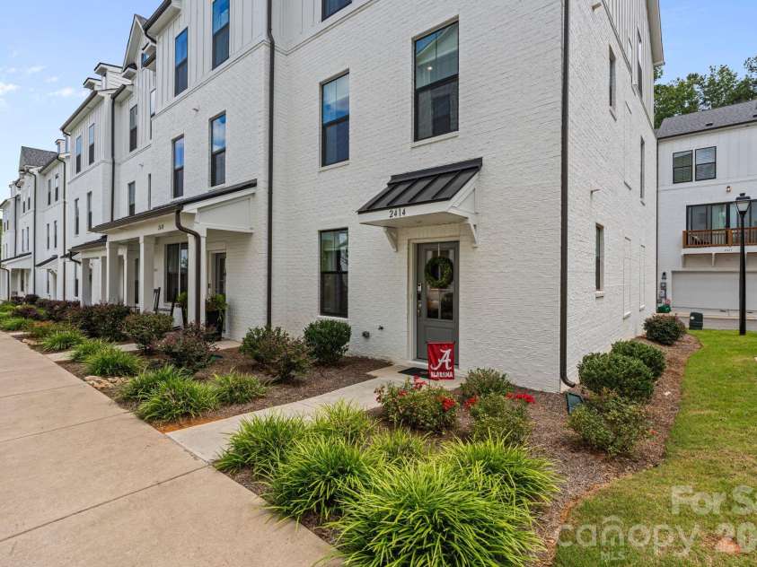 2414 Magnolia Blossom Way, Charlotte, NC 28211.  MLS# CAR4412045, YatesRealty ID 46633. 