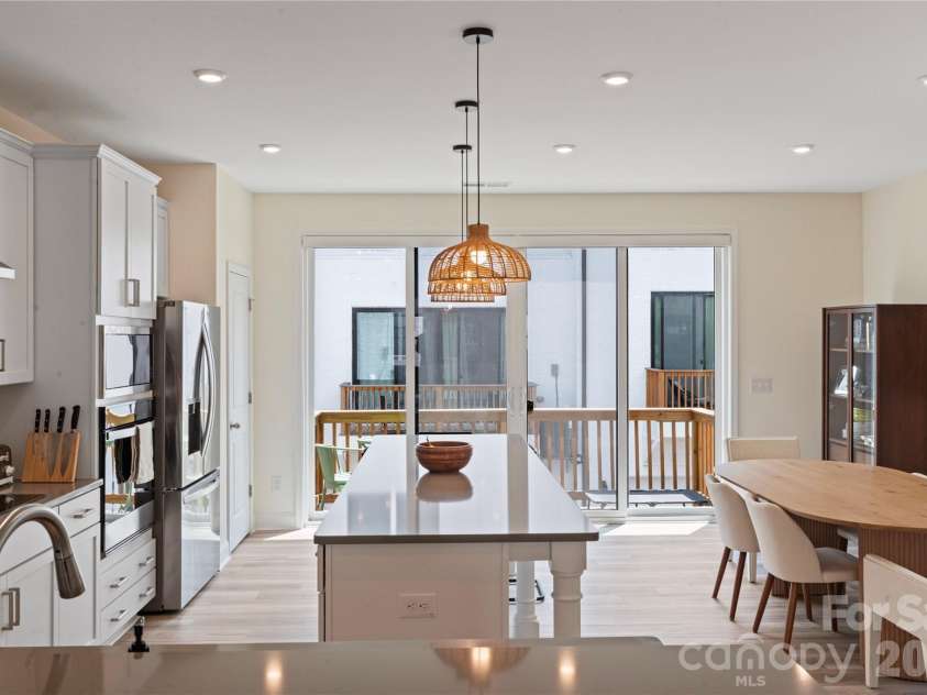 2414 Magnolia Blossom Way, Charlotte, NC 28211.  MLS# CAR4412045, YatesRealty ID 46633. 