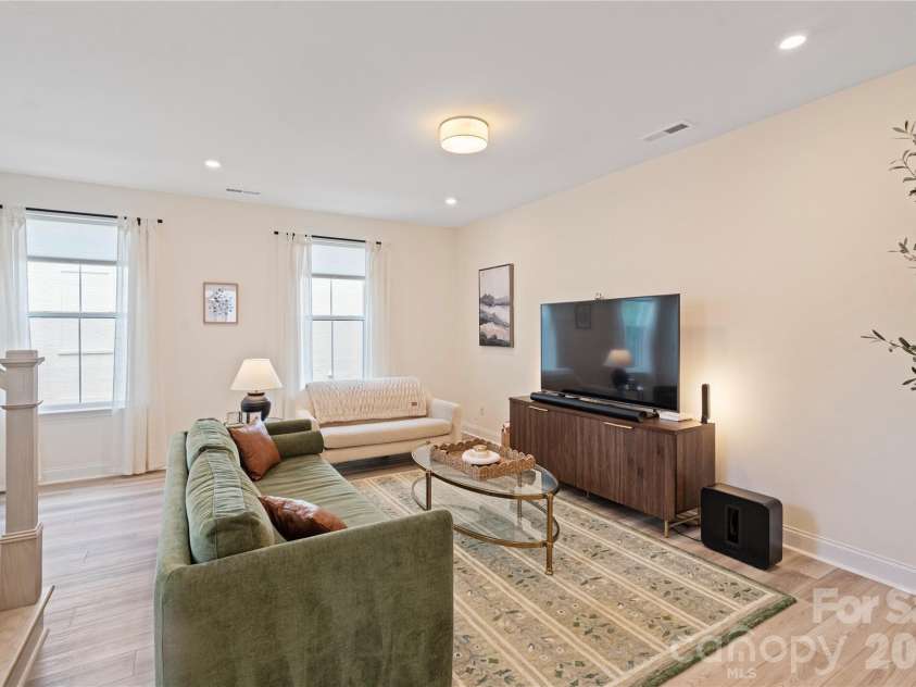 2414 Magnolia Blossom Way, Charlotte, NC 28211.  MLS# CAR4412045, YatesRealty ID 46633. 