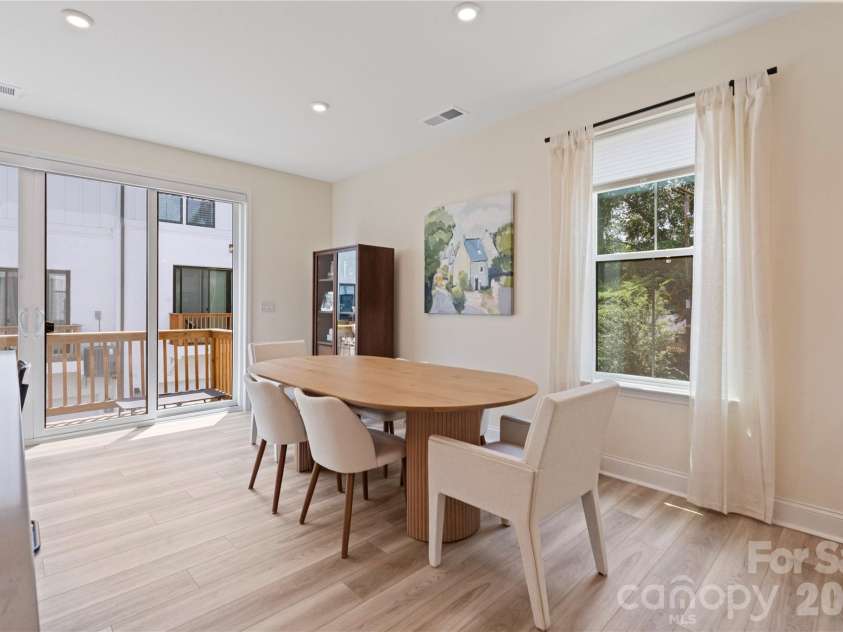 2414 Magnolia Blossom Way, Charlotte, NC 28211.  MLS# CAR4412045, YatesRealty ID 46633. Dining Area