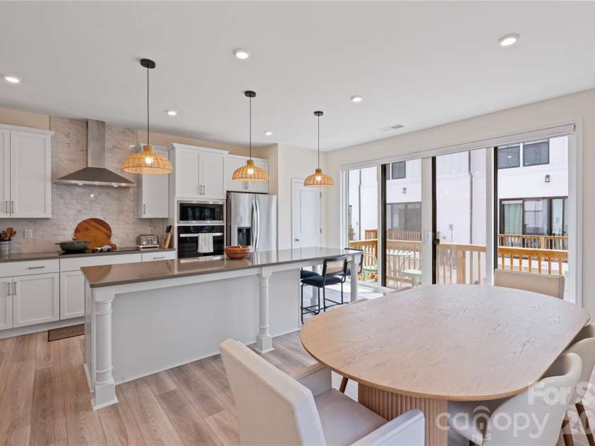 2414 Magnolia Blossom Way, Charlotte, NC 28211.  MLS# CAR4412045, YatesRealty ID 46633. Dining / Kitchen