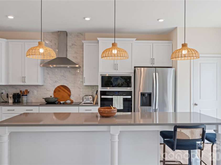 2414 Magnolia Blossom Way, Charlotte, NC 28211.  MLS# CAR4412045, YatesRealty ID 46633. Kitchen/Counter seating