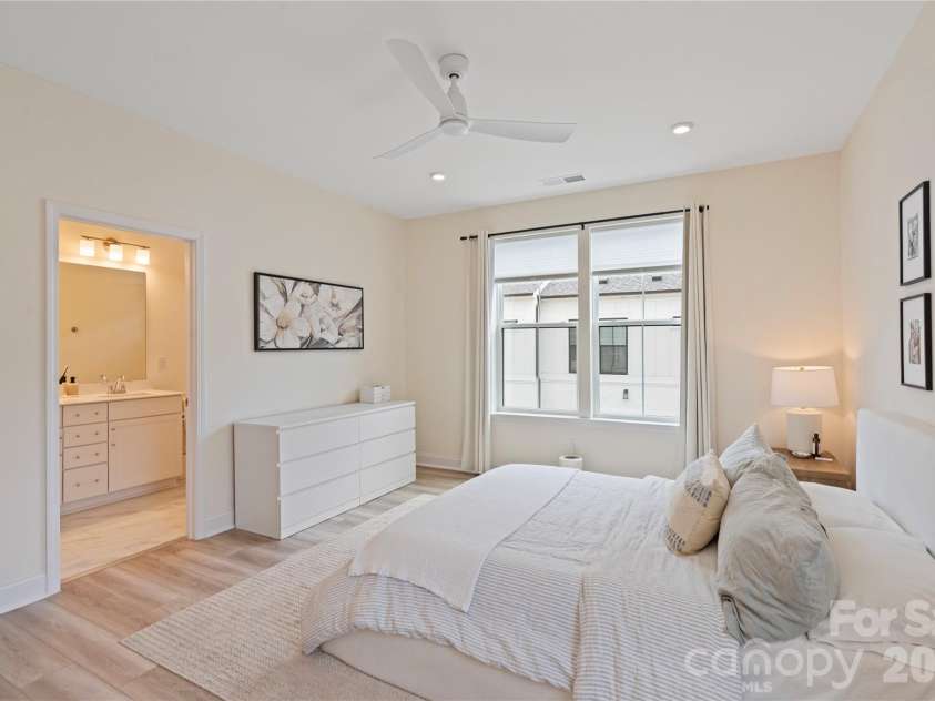 2414 Magnolia Blossom Way, Charlotte, NC 28211.  MLS# CAR4412045, YatesRealty ID 46633. Primary BR with Ensuite Bath