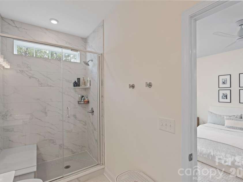 2414 Magnolia Blossom Way, Charlotte, NC 28211.  MLS# CAR4412045, YatesRealty ID 46633. Primary Ensuite 2