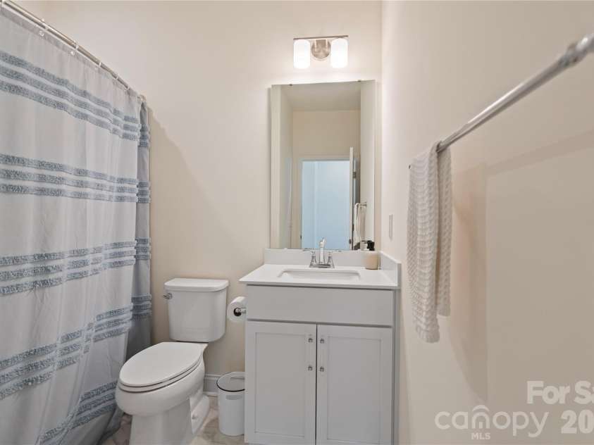 2414 Magnolia Blossom Way, Charlotte, NC 28211.  MLS# CAR4412045, YatesRealty ID 46633. Third Level shared  full Bath 2