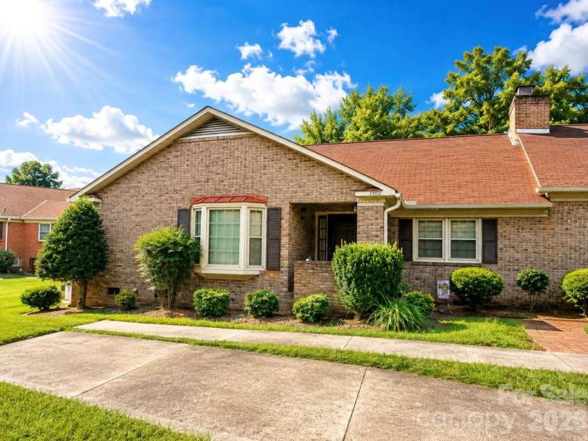 1302 Ravenwood Court, Salisbury, NC 28147.  MLS# CAR4413548, YatesRealty ID 46634. 