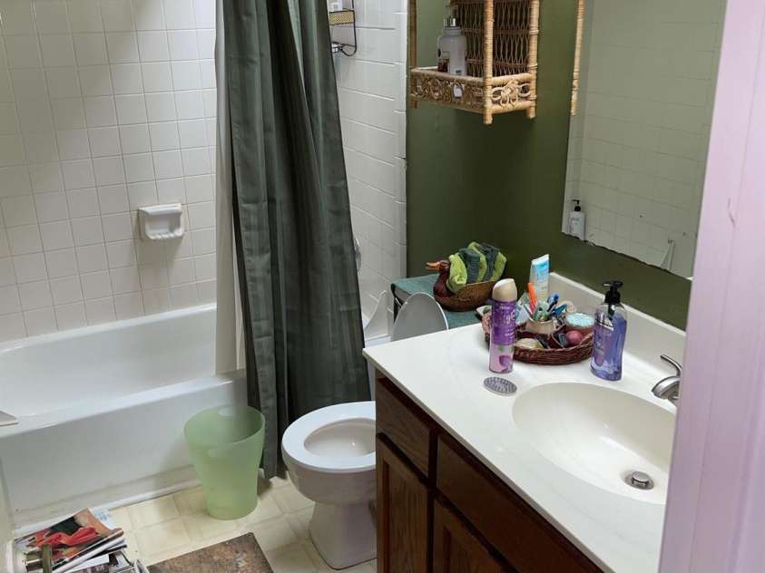 5305 Amity Springs Drive, Charlotte, NC 28212.  MLS# CAR4415213, YatesRealty ID 46635. Second Full Bath