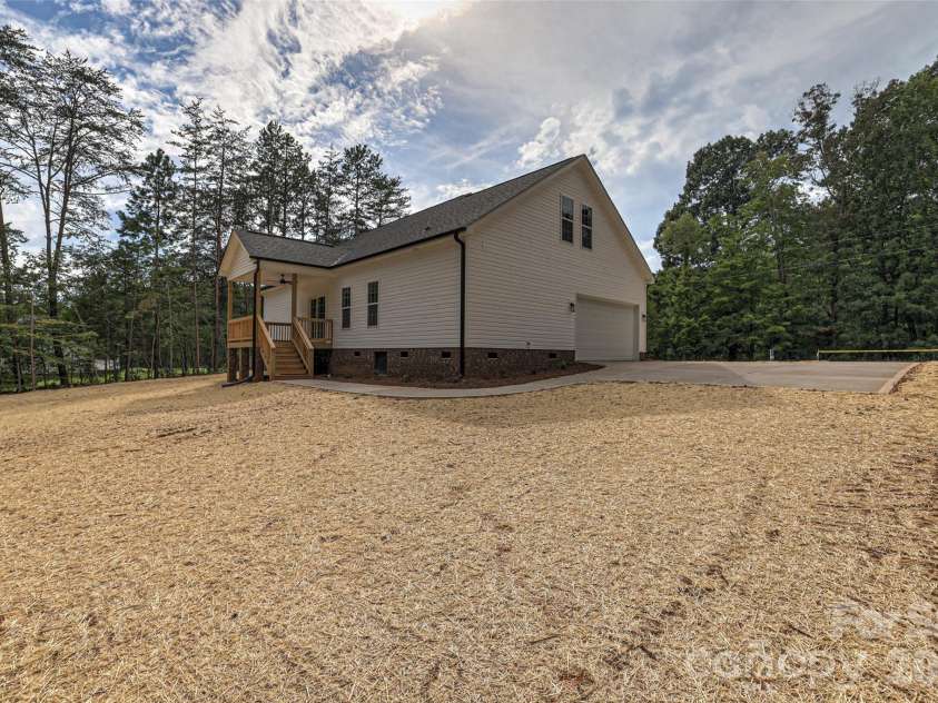 192 Rambler Lane, Blacksburg, SC 29702.  MLS# CAR4411597, YatesRealty ID 46637. 