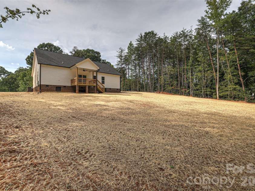 192 Rambler Lane, Blacksburg, SC 29702.  MLS# CAR4411597, YatesRealty ID 46637. 