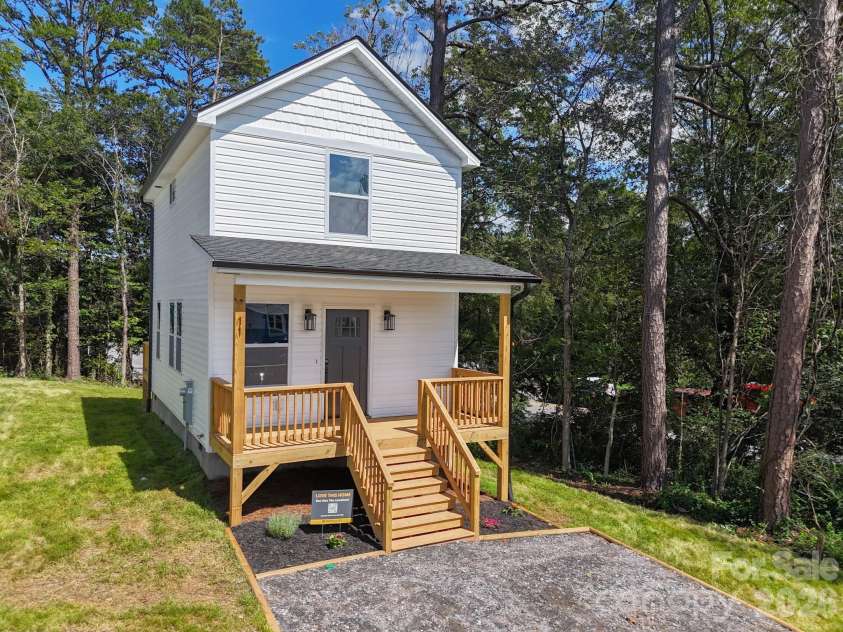 11 Baldwin Street, Asheville, NC 28803.  MLS# CAR4394523, YatesRealty ID 46639. 