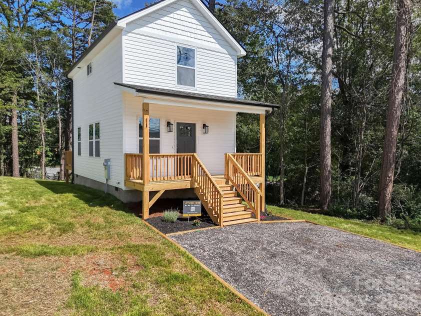 11 Baldwin Street, Asheville, NC 28803.  MLS# CAR4394523, YatesRealty ID 46639. 