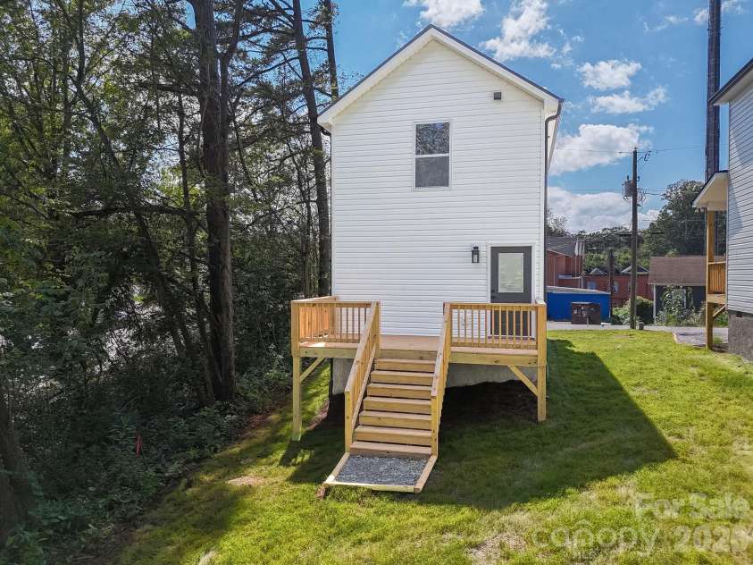 11 Baldwin Street, Asheville, NC 28803.  MLS# CAR4394523, YatesRealty ID 46639. 