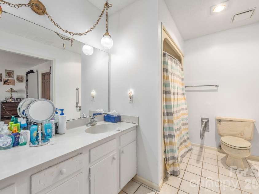 151 Bridlewood Drive, Mooresville, NC 28117.  MLS# CAR4346334, YatesRealty ID 4664. Back ensuite