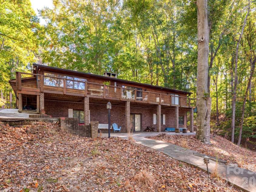 151 Bridlewood Drive, Mooresville, NC 28117.  MLS# CAR4346334, YatesRealty ID 4664. Back of home