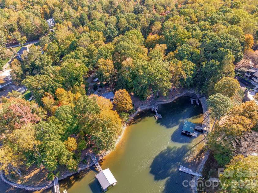 151 Bridlewood Drive, Mooresville, NC 28117.  MLS# CAR4346334, YatesRealty ID 4664. Deep water cove aerial