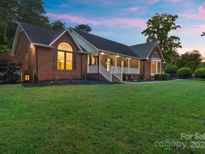 5916 Cashion Road, Huntersville, NC 28078.  MLS# CAR4311931, YatesRealty ID 4664. 
