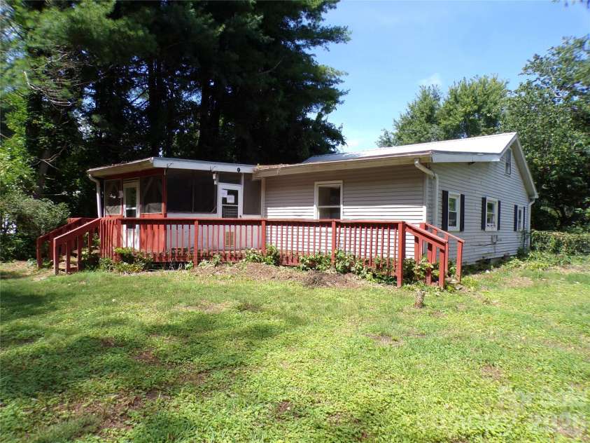 2131 Somerset Drive, Hendersonville, NC 28791.  MLS# CAR4417277, YatesRealty ID 46640. Backyard view