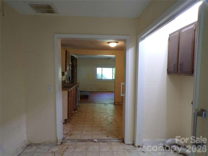 2131 Somerset Drive, Hendersonville, NC 28791.  MLS# CAR4417277, YatesRealty ID 46640. Dining area opposing view