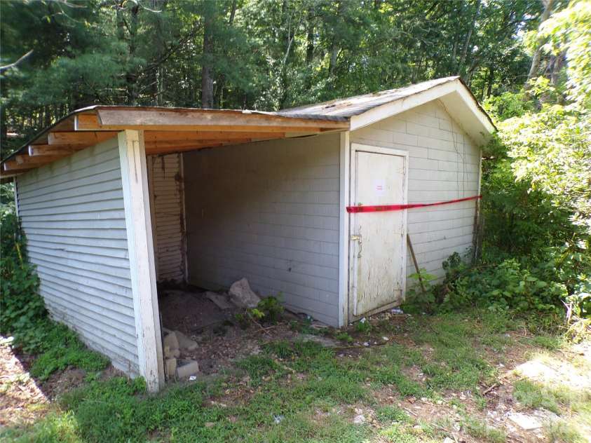 2131 Somerset Drive, Hendersonville, NC 28791.  MLS# CAR4417277, YatesRealty ID 46640. Shed