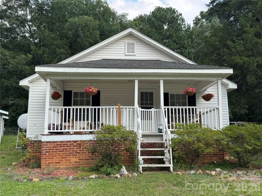 410 Spring Street, Denton, NC 27239.  MLS# CAR4417668, YatesRealty ID 46642. 