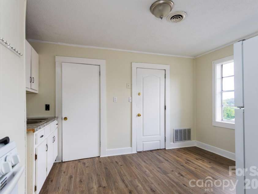 37 Water Street, Asheville, NC 28801.  MLS# CAR4416437, YatesRealty ID 46645. 