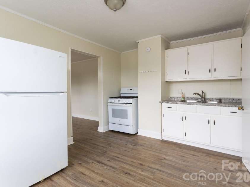 37 Water Street, Asheville, NC 28801.  MLS# CAR4416437, YatesRealty ID 46645. 